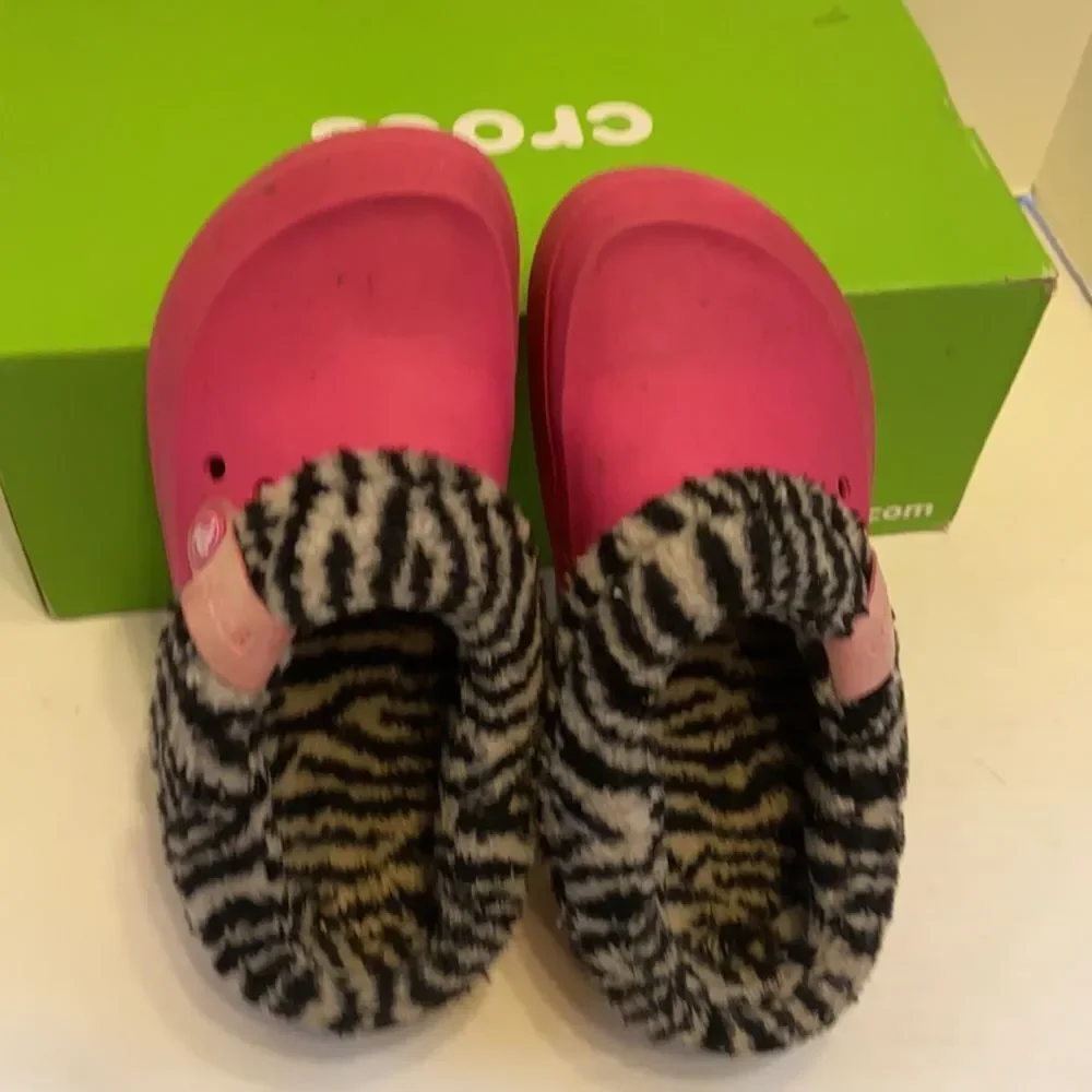 Crocs youth j3 pink with‎ animal print fur